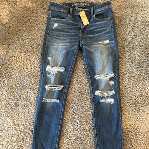 NWT American Eagle ripped jeans Sz 10.